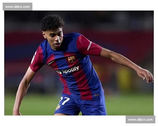 世界波：足球场上的惊艳瞬间，见证球员突破极限创造历史